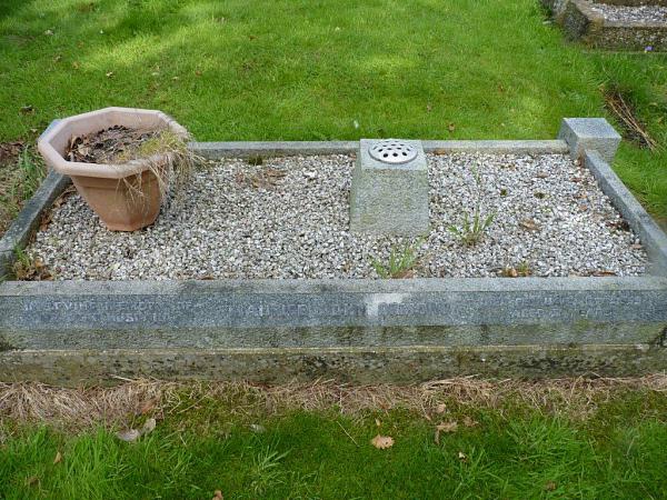 Grave photo